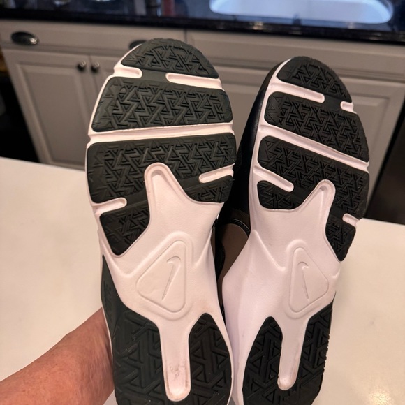 Nike Legend Essential 2 Men’s Athletic Running Sneakers Sz 12 Khaki NEW! - Picture 6 of 13